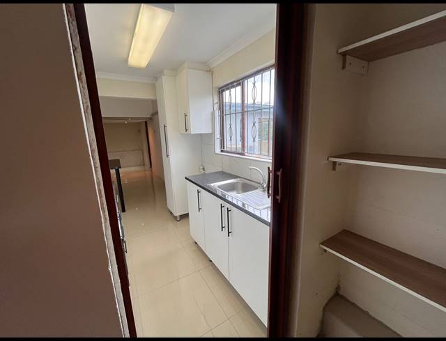 3 BEDROOM FLAT TO LET IN CARRINGTON HEIGHTS